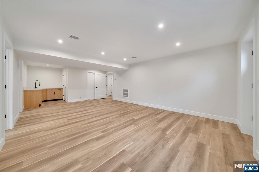 67 W Harwood Terrace
