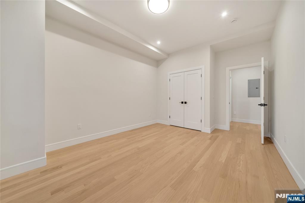 67 W Harwood Terrace