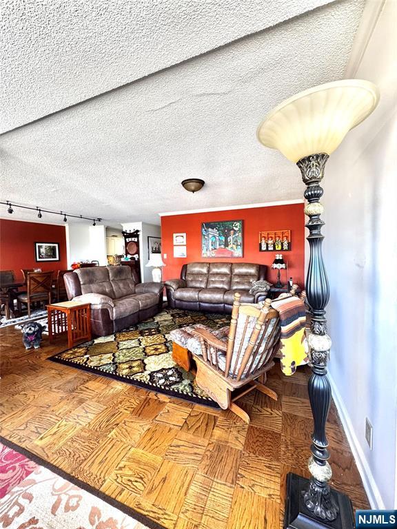 7002 Boulevard East 37F