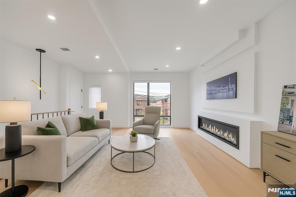 25 Edsall Boulevard