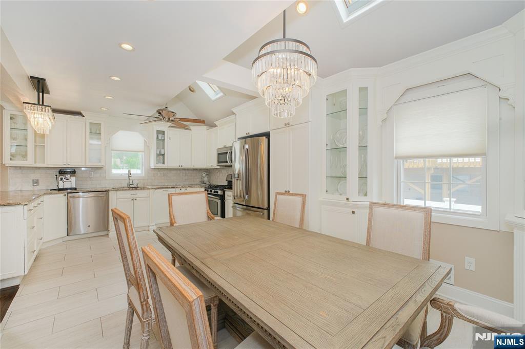 122 E Village Circle