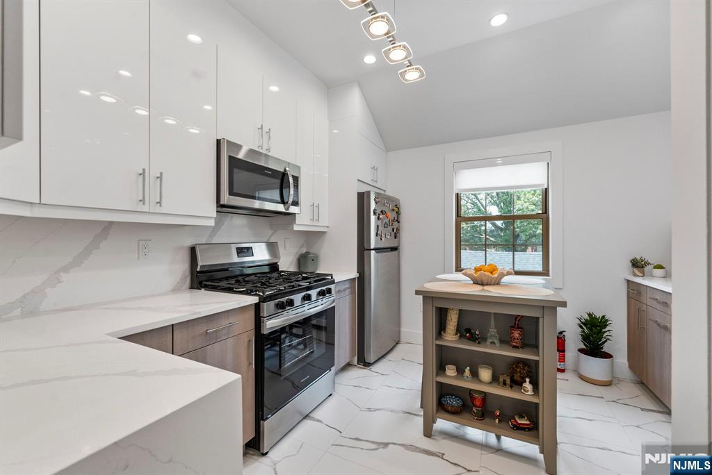 1255 Anderson Avenue 14