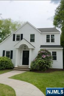 15 Lois Avenue