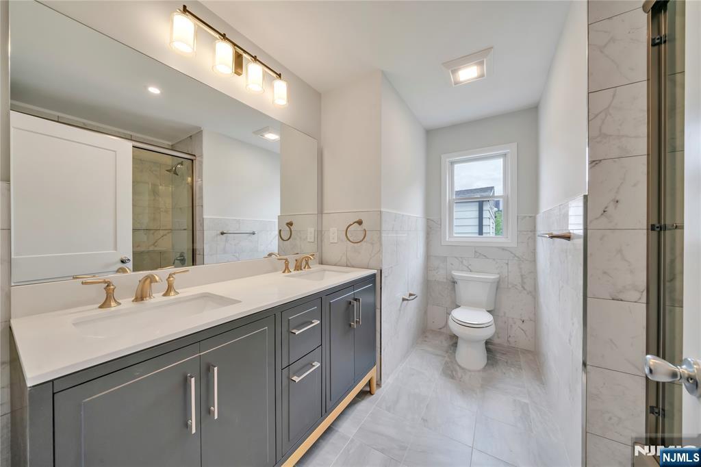 800 Pleasantview Terrace 2nd Floor