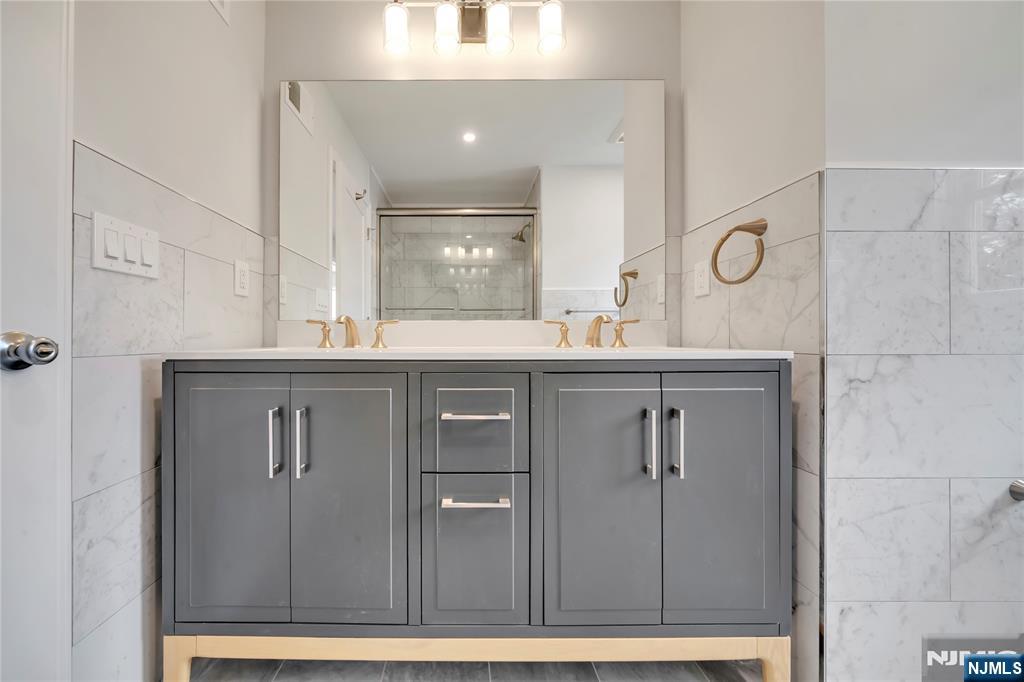 800 Pleasantview Terrace 2nd Floor