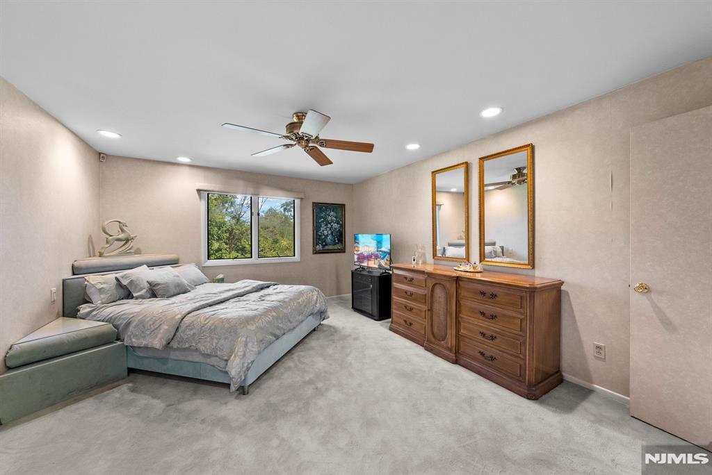 370 French Court