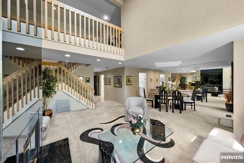 370 French Court