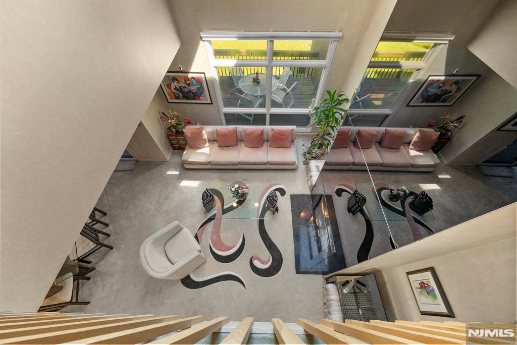 370 French Court