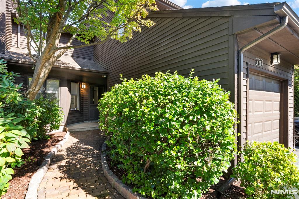 370 French Court