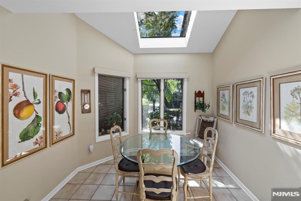 370 French Court