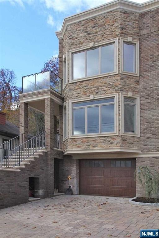 516 Undercliff Avenue