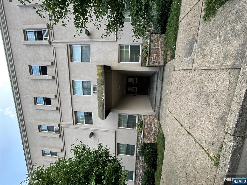 61 Kansas Street 3C