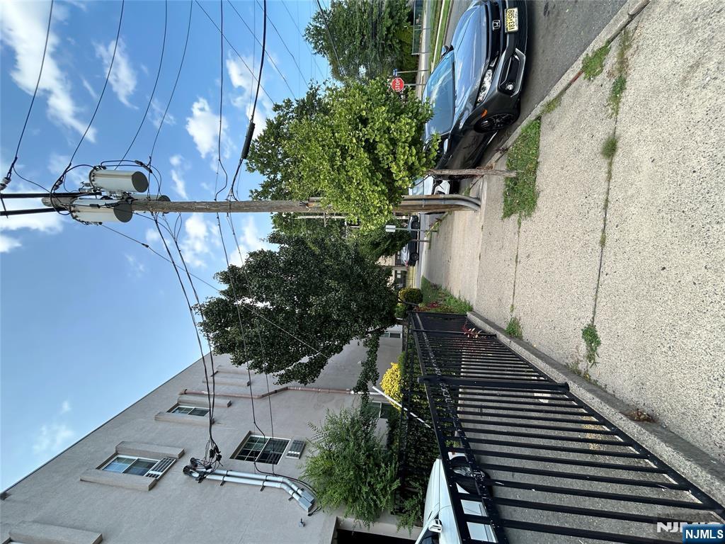 61 Kansas Street 3C
