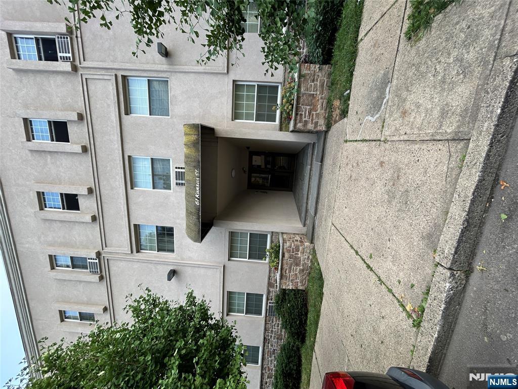 61 Kansas Street 3C