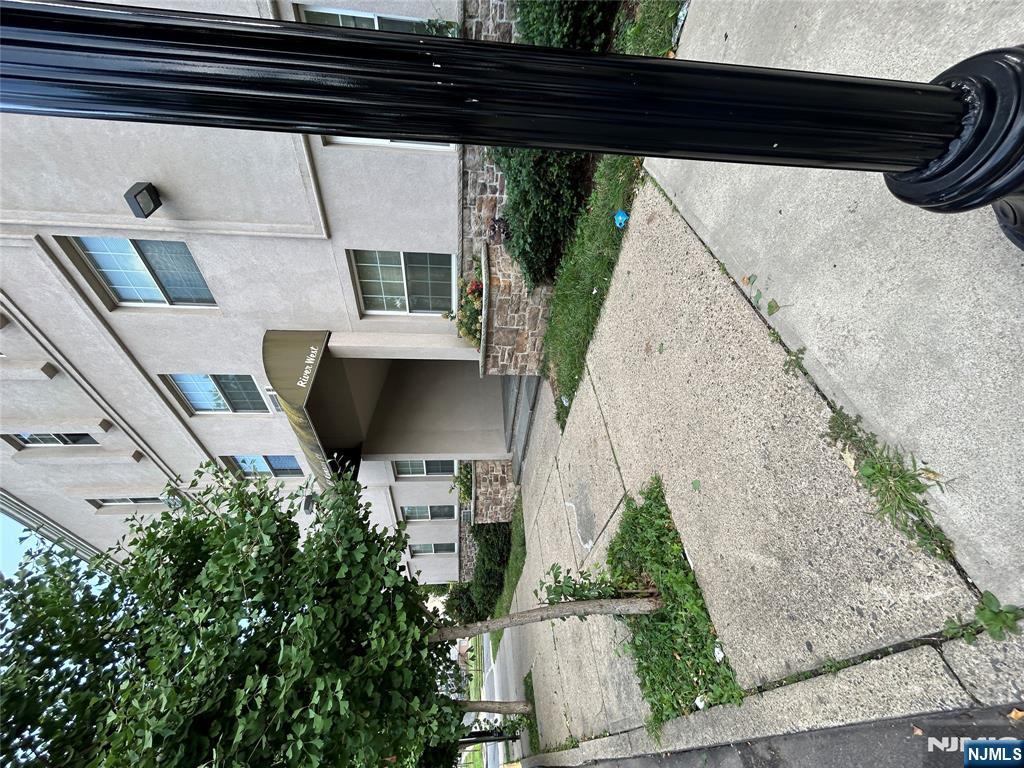 61 Kansas Street 3C