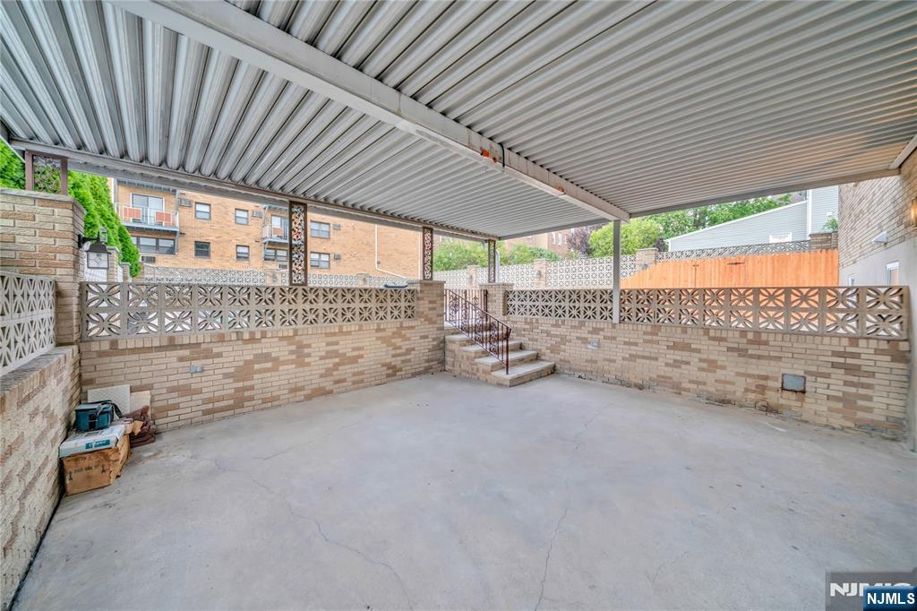 1027 Maple Avenue