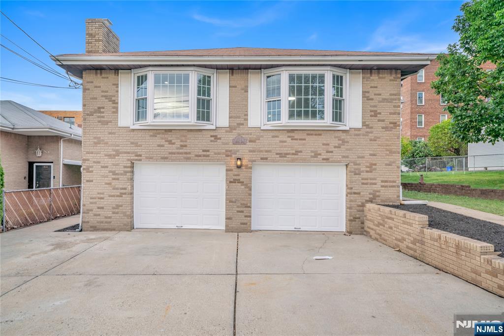 1027 Maple Avenue