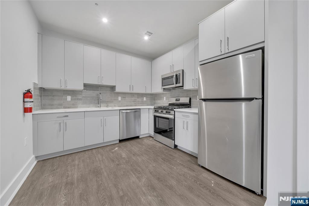 491 Walker Street 2C