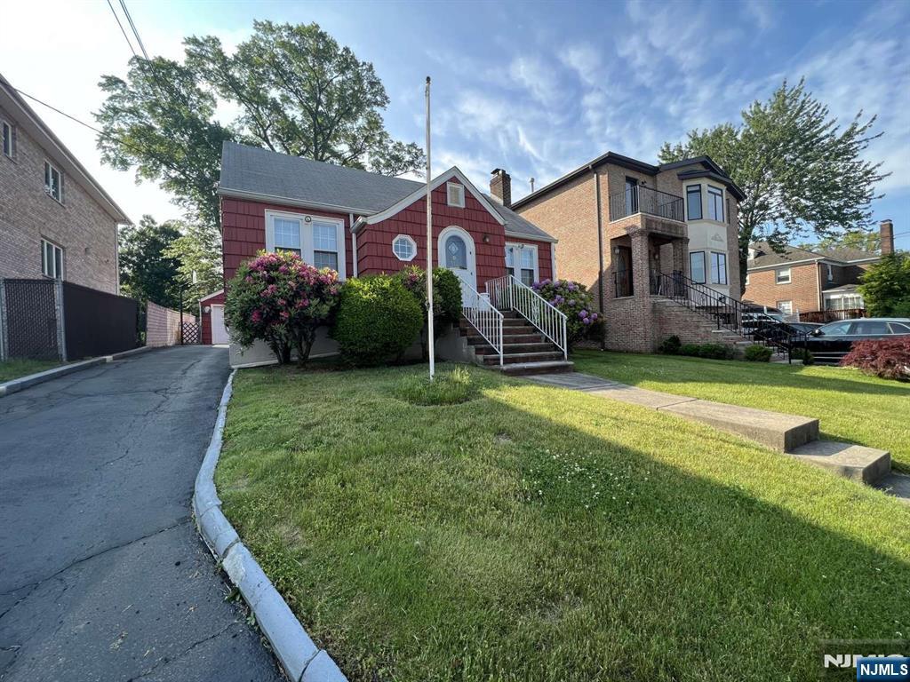 512 Orchard Avenue