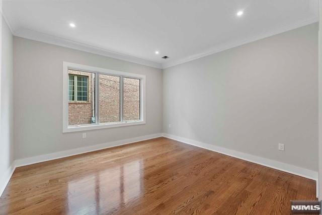 211 Warwick Avenue 1