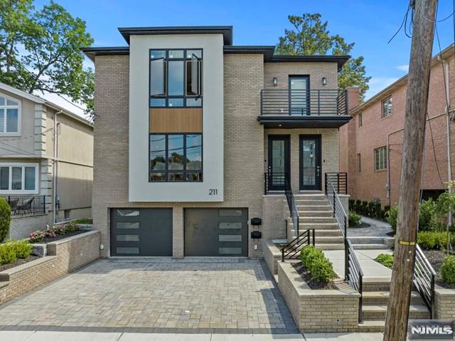 211 Warwick Avenue 1