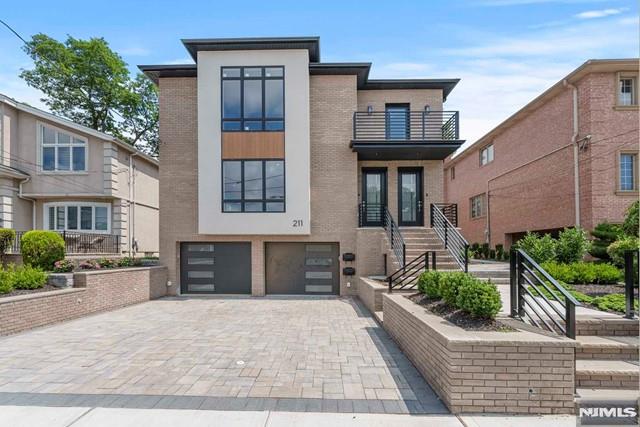 211 Warwick Avenue 1