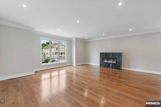 211 Warwick Avenue 1