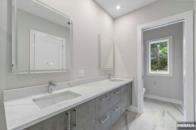 211 Warwick Avenue 1