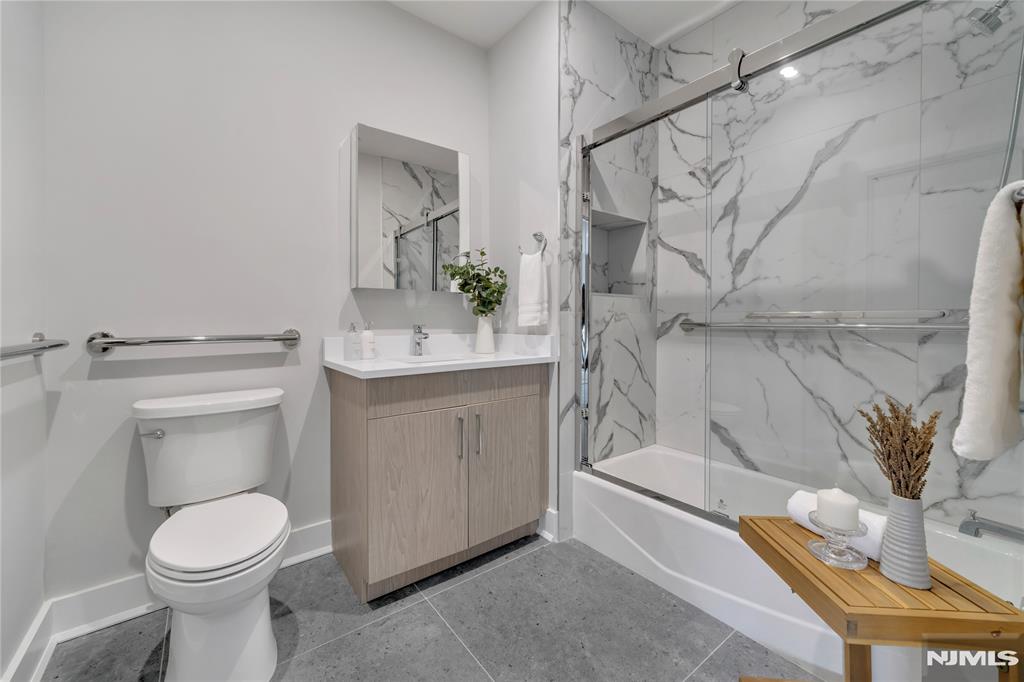 491 Walker Street 2G