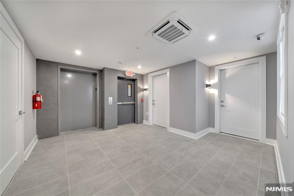 491 Walker Street 2G