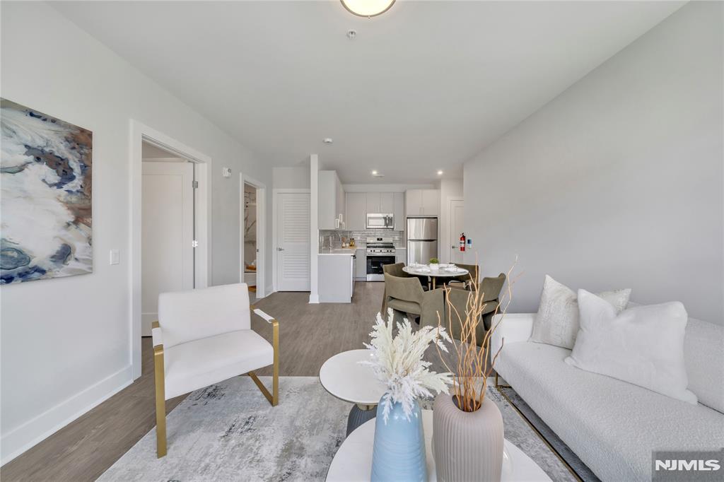 491 Walker Street 2G