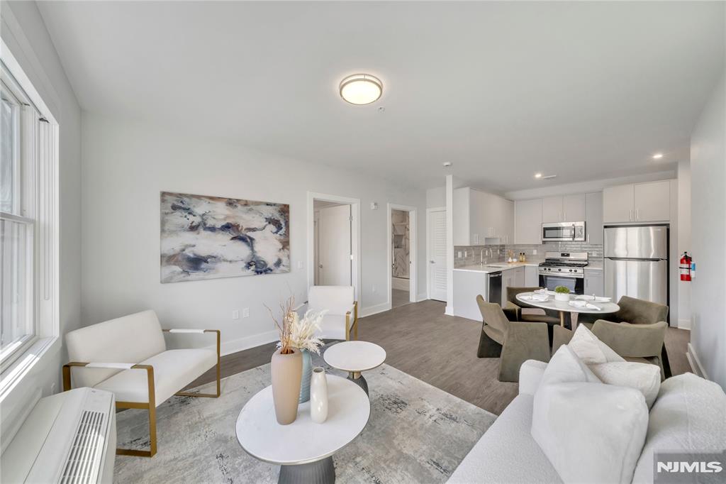 491 Walker Street 2G