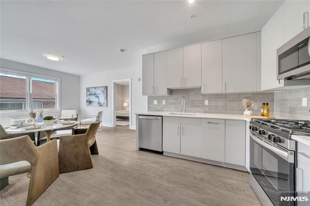 491 Walker Street 2G