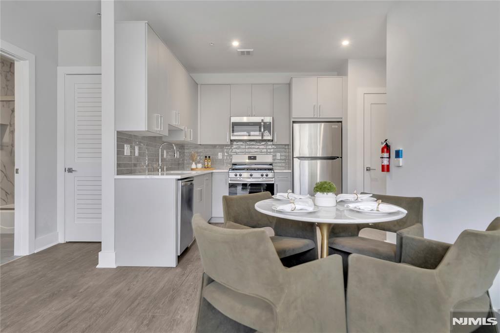 491 Walker Street 2G