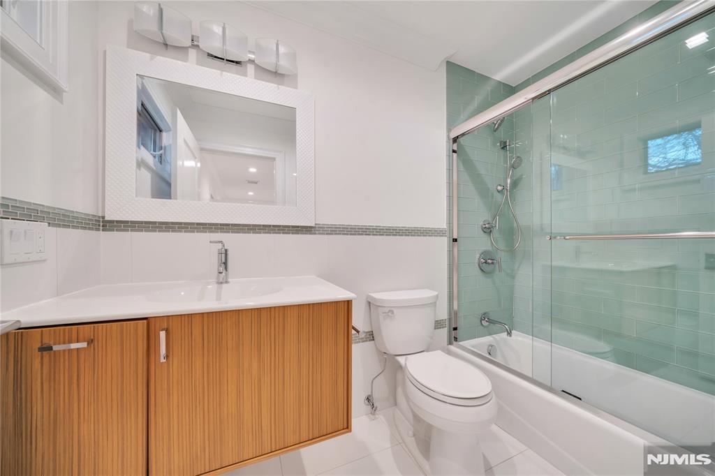 516 Undercliff Avenue