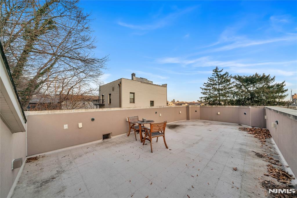 516 Undercliff Avenue