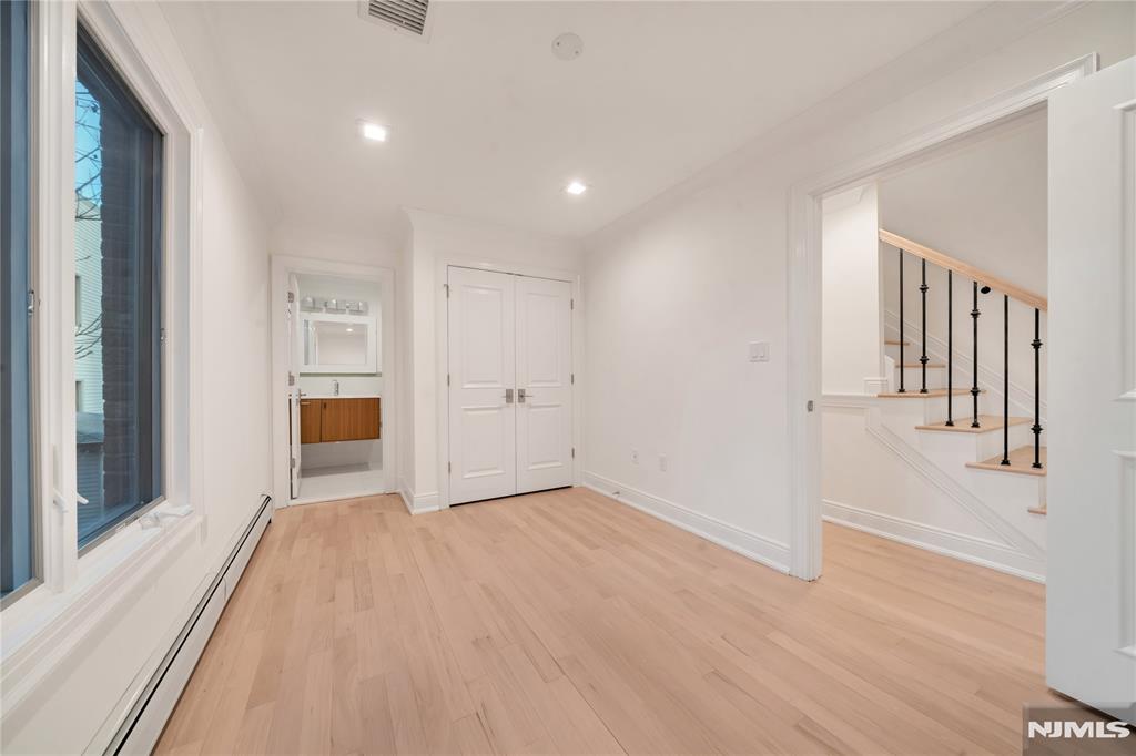 516 Undercliff Avenue