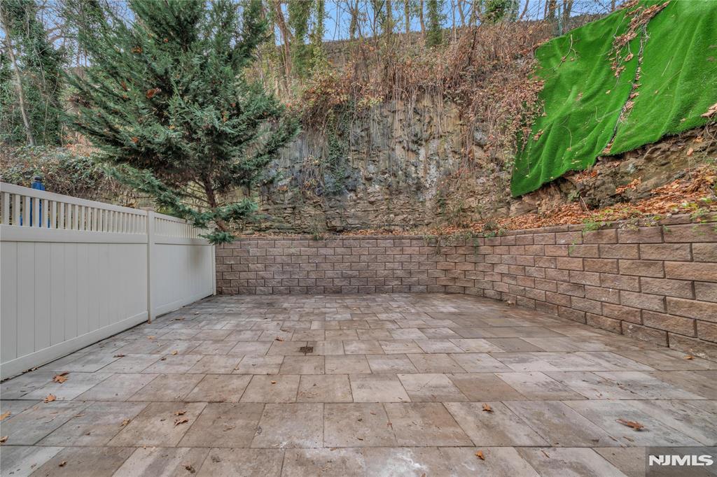 516 Undercliff Avenue