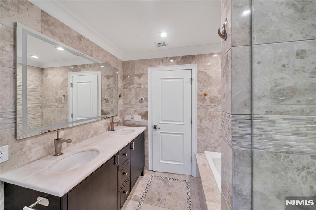 516 Undercliff Avenue