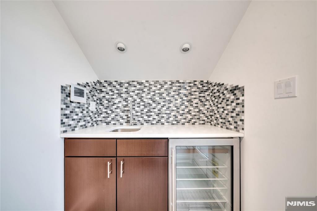 516 Undercliff Avenue