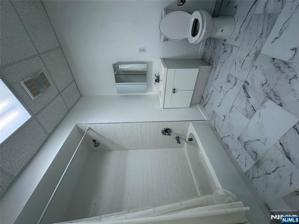 61 Kansas Street 2D