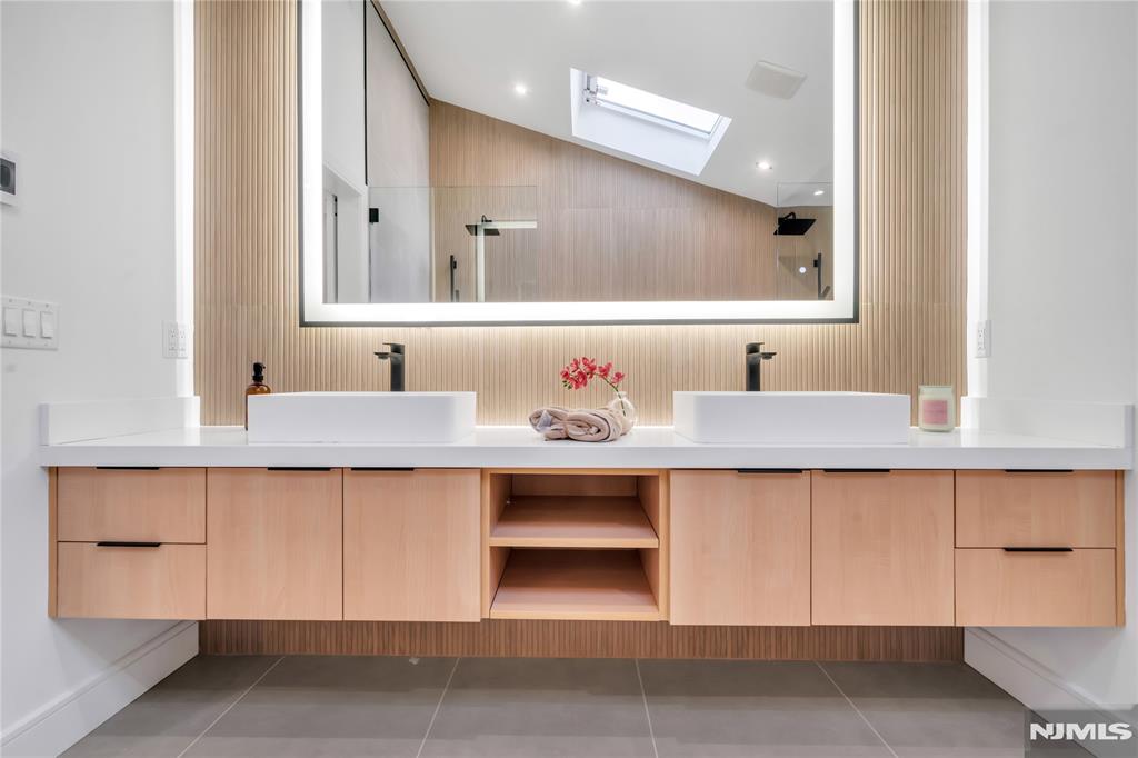 1047 Anderson Avenue A