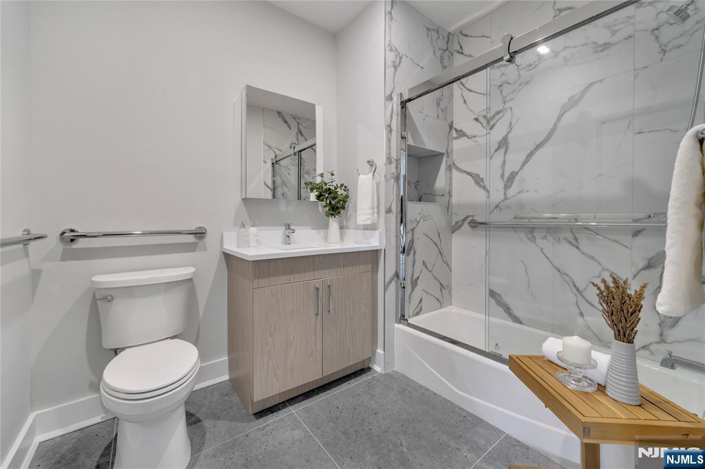 491 Walker Street 3G