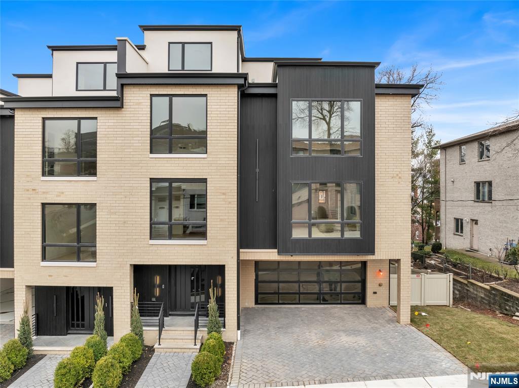 2220 Mackay Avenue A