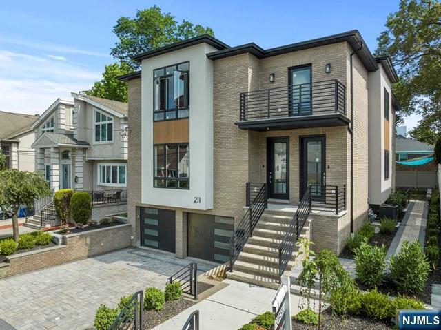 211 Warwick Avenue 1