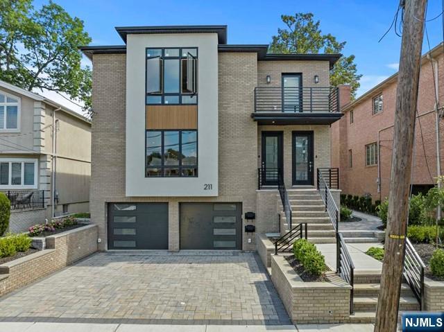 211 Warwick Avenue 1