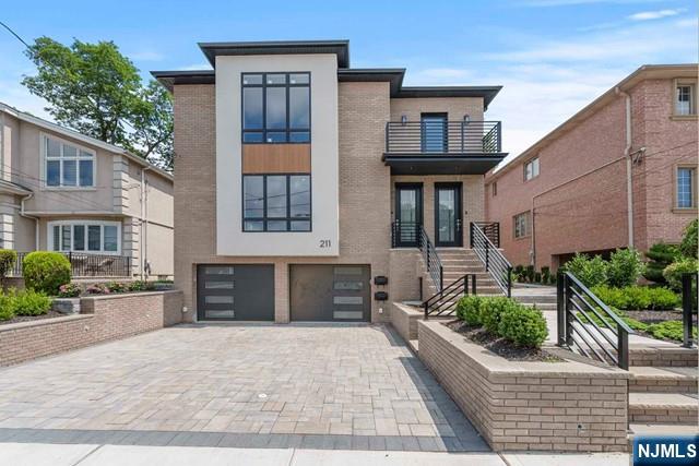 211 Warwick Avenue 1