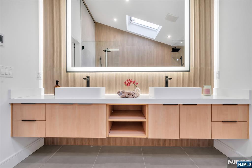 1047 Anderson Avenue A