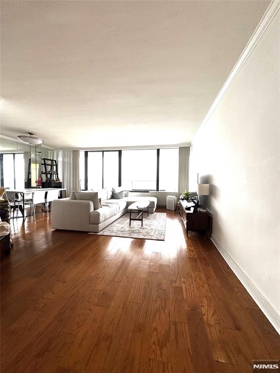 6050 Boulevard East 16J