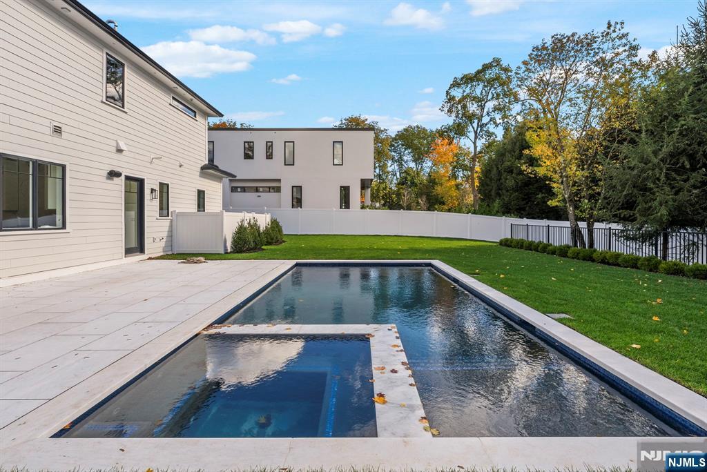 7 Central Avenue